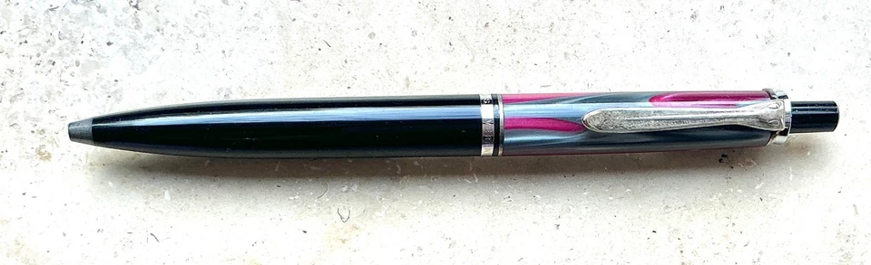 LAGERBEREINIGUNG! PELIKAN K200 Kugelschreiber, grau/magenta - Bild 1 von 1