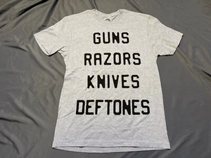 Camiseta Deftones Guns Navajas Cuchillos Med Nu-Metal Alt Rock Alternativo Equipo Dormir - Imagen 1 de 2