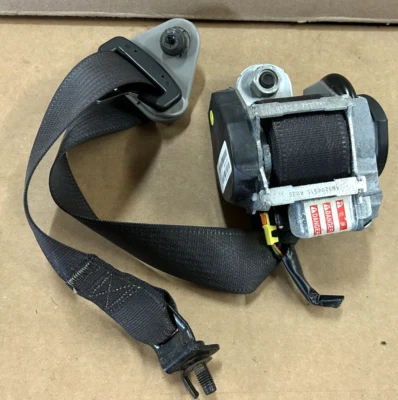 Chevy Malibu 2010 cinturón de seguridad retractor (pasajero delantero) Foto 1 de 3