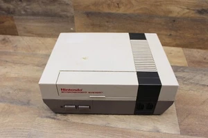 Nintendo Entertainment System NES solo console videogiochi NES-001 - Foto 1 di 8