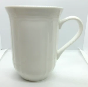 Mikasa Ultima + ANTIK WEISS (HK400) *1 Kaffeebecher(n)* 4 1/2" Fine China - Bild 1 von 7