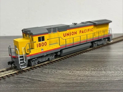 Walthers Mainline HO #910-9573 Dash 8-40B Locomotive Union Pacific #1800 NIB CC - Image 1 of 4