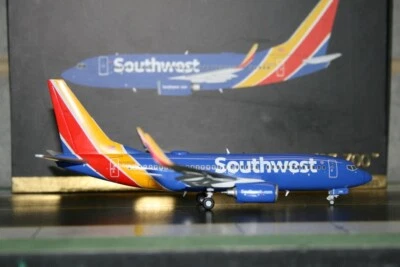 Gemini Jets 1:200 Southwest Airlines Boeing 737-700 N708SW (G2SWA523) - Image 1 of 4