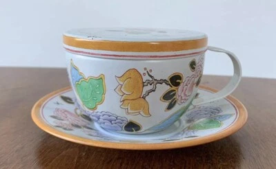 Taza y platillo de hojalata Dana Kubick 1997 con tapa de caja de regalo Elite Foto 1 de 4