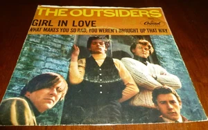 OUTSIDERS 7" 45 RPM PS GIRL IN LOVE/WHAT MAKES U SO BAD ROCK GARAGE POP CAPITOL - Imagen 1 de 4