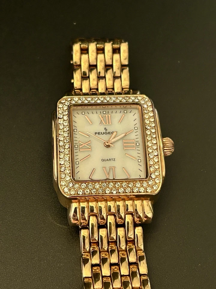 Peugeot Cuarzo, Bisel Cristal, Oro Rosa, 33X35mm, Muñeca 8”, Batería Nueva, Funciona Excelente" Foto 1 de 4