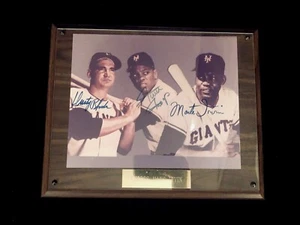 SIGNIERTES 8X10 FARBFOTO AUF PLAKETTE GIANTS DUSTY RHODES, WILLIE MAYS, MONTE IRVIN - Bild 1 von 6