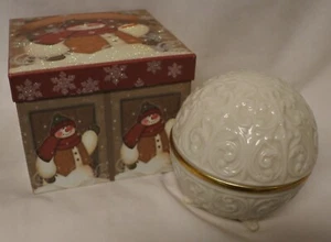 Lenox Lidded Footed Box Trimmed in Gold   Vintage - Picture 1 of 4