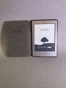 Amazon Kindle D01100 With Black Leather Case 6in Ebook Reader Graphite + 9 books - Picture 1 of 17