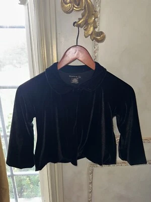 Abrigo Flowers By Zoe niñas terciopelo negro con pequeño botón y cuello usado en excelente estado ¡lindo! Foto 1 de 4