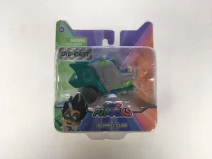 PJ Masks Die-Cast Romeo's Lab Mobile - New Toys R Us Exclusive - Foto 1 di 9