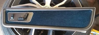 Interruptores de asiento eléctrico Lincoln Mark VII / moldura de puerta de pasajero. Foto 1 de 4