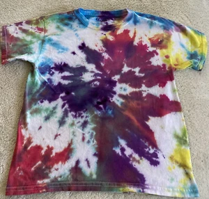 Gildan Boys Red Blue Purple Yellow White Tie Dye Short Sleeve Shirt 6-8 - Picture 1 of 7