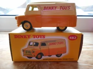 Dinky Boxed Bedford 10cwt Van. 482. Includes Dinky Club Fob. Very Good Condition - Picture 1 of 8