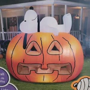 Gemmy Peanuts Snoopy Escena en Calabaza 8 Pies de Alto Inflable Soplado por Aire Nuevo - Imagen 1 de 2