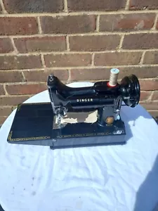 Singer Featherweight 221k Vintage Sewing Machine fully serviced +book & tools - Picture 1 of 7