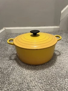 VTG Le Creuset Yellow Ombre Cast Iron Dutch Oven #24, 5.5 Qt - Picture 1 of 7