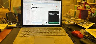 Microsoft Surface Pro 5  (Intel Core i5-, 8GB RAM,256GB SSD) - Immagine 1 di 2