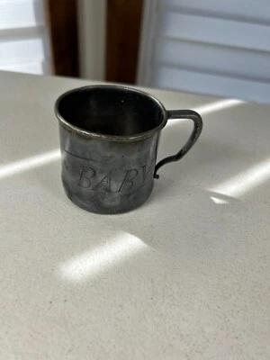 Taza de bebé vintage Oneida Community plateada placa Tudor grabada "bebé" RSB Foto 1 de 4