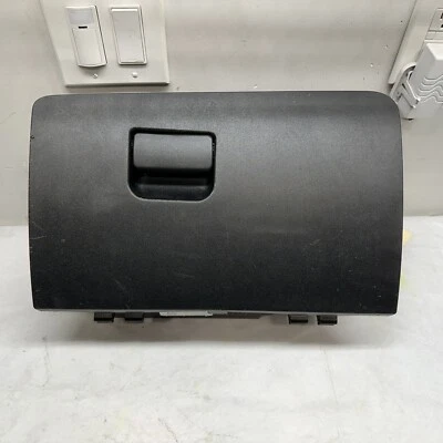 Guantera Chevrolet Equinox LT 2018-2021 OEM 84273558 Foto 1 de 4