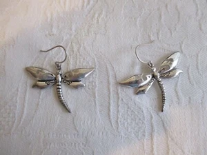 ORECCHINI IN TONO ARGENTO A FORMA DI LIBELLULA - Foto 1 di 2