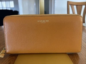 Coach Akkordeon Geldbörse mit umlaufendem Reißverschluss, orange gelb, seltenes Kartenetui neu ohne Etikett trendy - Bild 1 von 12
