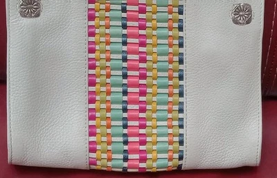 Estilo Brighton: U132530 BOLSO CUERO BLANCO ~ TEJIDO COLORIDO, COMPARTIMENTOS Foto 1 de 4