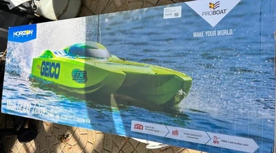 ProBoat Miss Geico Zelos 36" Twin Brushless Catamaran RTR NEW - Image 1 of 4