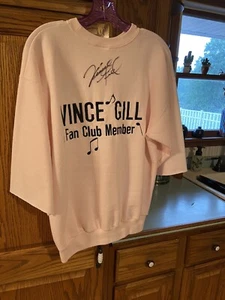 Vince Gill Fan Club Member Sweat Shirt Pink Signed Sept 16 2015 Country Music - Picture 1 of 5
