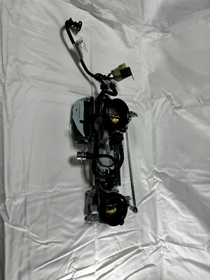 Cuerpos de acelerador Ducati Monster 937 Mikuni 2022 completos con TPS e inyectores Foto 1 de 4