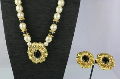 Juego de aretes collar vintage de perlas de imitación y ónix KJL AVON Kenneth Jay Lane 20" Foto 1 de 4