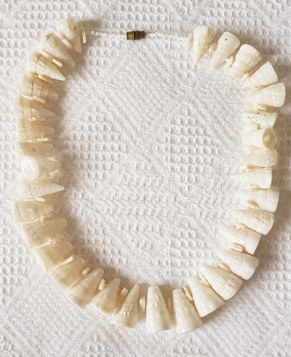 OFF WHITE Collana ~ bianco sporco naturale ~ conchiglie coniche lucide ~ lunghezza 44 cm ~ graduata