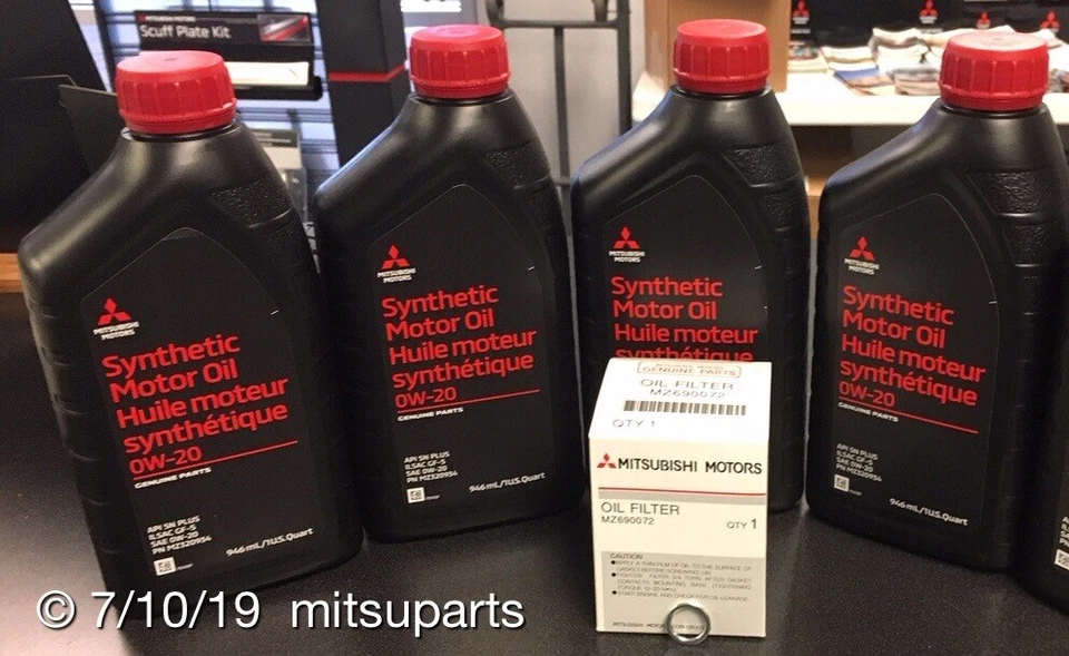 KIT de cambio de aceite sintético genuino Mitsubishi 0W-20 de 4 cuartos de galón con filtro Foto 1 de 1