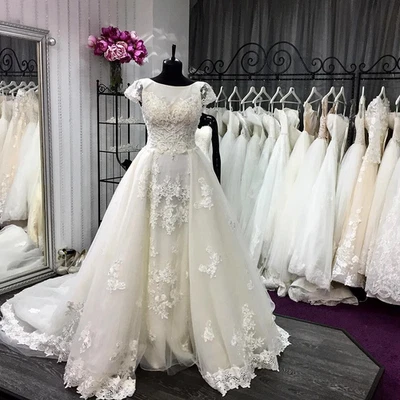 Vestidos de novia mangas cortas apliques de encaje línea A barrido tren vestidos de novia Foto 1 de 4