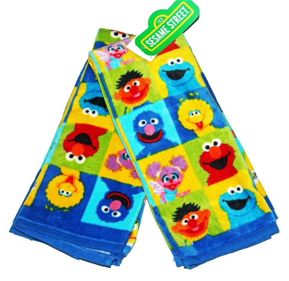 2 coloridos personajes de Plaza Sésamo en cuadrados toallas de mano de terciopelo NUEVAS Foto 1 de 1