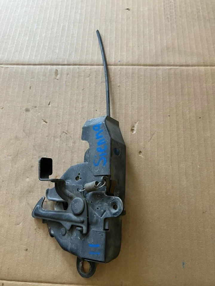 Toyota Sienna 2011 capó pestillo 550553 Foto 1 de 1