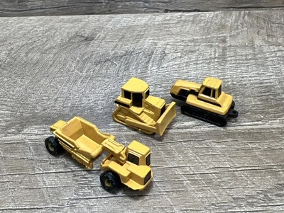 Vintage ERTL CAT Micro Construction #2428 Track-Type Tractor Scraper Challenger - Image 1 of 4