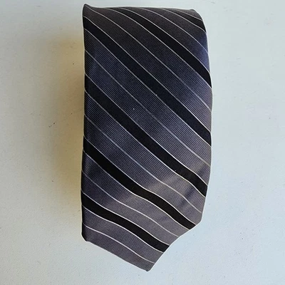 Corbata para hombre Eagle Shirtmakers gris rayas negras seda metálica  Foto 1 de 4