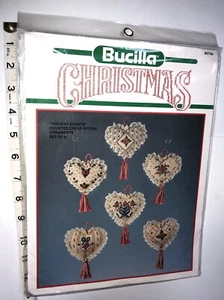 Bucilla Navidad Vacaciones Corazones Adornos Kit Set de 6 82748 Nuevo Boho Nuevo de Lote Antiguo - Imagen 1 de 7