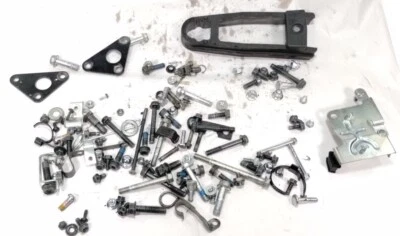 Suzuki GZ250 2009 1999-2010 kit de pernos de hardware varios enorme Foto 1 de 4