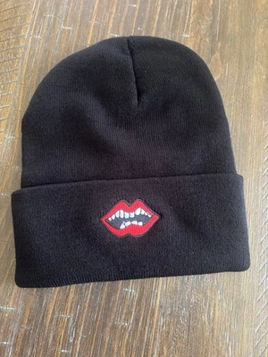 Gorro negro con logotipo Chomper bordado corazones cromados - Nuevo Foto 1 de 4