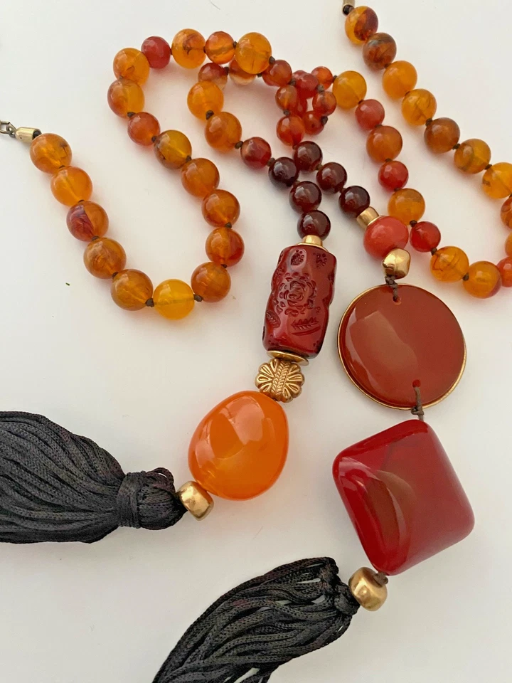 Chicos 人造琥珀和 Carnelian 波西米亚黑色流苏长项链 — 第 1/4 张图片