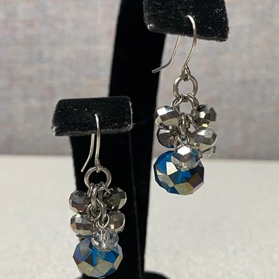 Pendientes colgantes con racimo de cristal azul brillante tono plata palanca glamour Foto 1 de 4