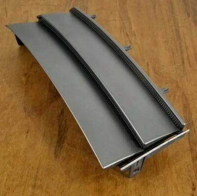 03 - 05 Land Rover Range Rover HSE Right Passenger Side Fender Grille Vent - Image 1 of 4