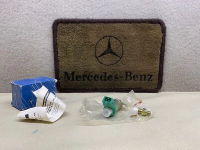 Mercedes Benz  Fuel Injection Cold Start Valve A1020700146 NOS - Image 1 of 4