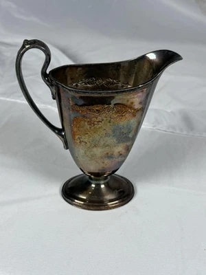 Jarra crema con patas plateada vintage Louisiana pergamino de artículos de hotel Foto 1 de 4