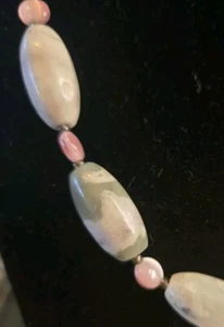 Peace Jade & rosa Glas Edelstein Halskette 22" handgefertigt Knebelverschluss Heilung - Bild 1 von 12