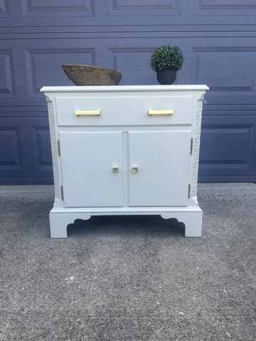 MODERN WHITE NIGHTSTAND Cover