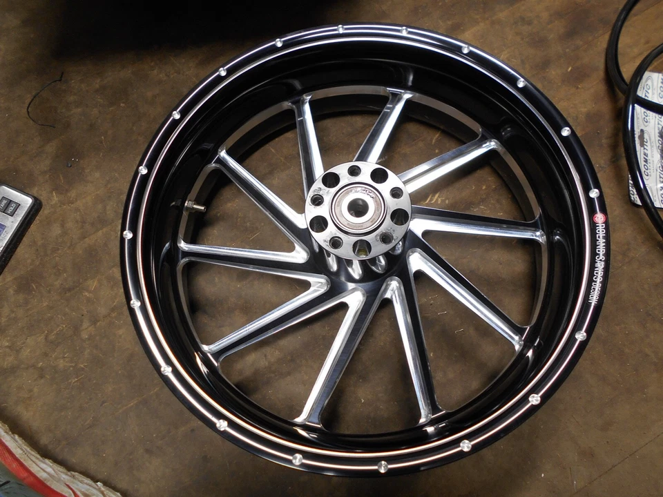 2040-0347 ROLAND SANDS 18x5,5 07 FLSTF BILLET RUEDA TRASERA CONTRASTE HARLEY DAVIDSO Foto 1 de 4