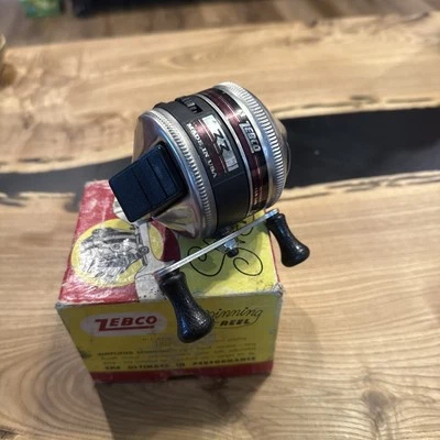 Carrete de pesca vintage Zebco Spinner 33 con caja Foto 1 de 4